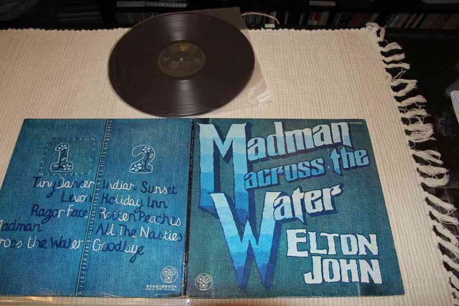 ELTON JOHN - MADMAN ACROSS THE WATER - JAPAN